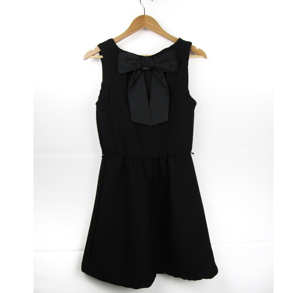 Candie’s Pleaded Black Dress With Back Bow Large - Picture 2 of 8